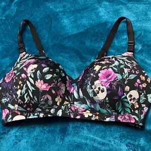 Torrid Dream Wire-free Push Up Bra Sz 42 DD Black Skulls Floral